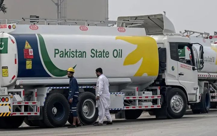পাকিস্তানে এক রাতে ডিজেলের দাম বেড়ে দ্বিগুণ, পেট্রোল বাড়ল ৪৩ শতাংশ