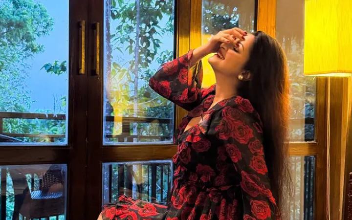 শুধু একটি লাল গোলাপের ইমোজি