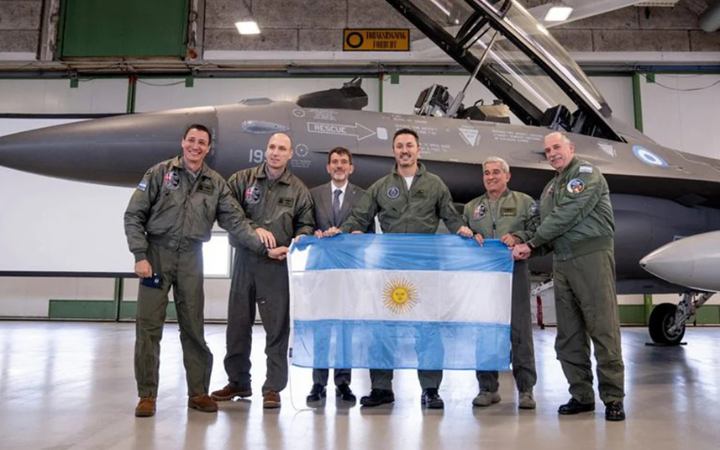 আর্জেন্টিনার কাছে এফ-১৬ বিক্রি, যুক্তরাজ্যকে রাজি হতে বাধ্য করেছে আমেরিকা