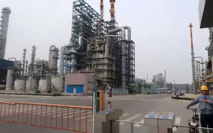 ইরানের তেল কেনায় চীনের তেল শোধনাগারে মার্কিন নিষেধাজ্ঞা