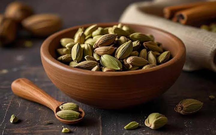 জেনে নিন রান্নার স্বাদ বাড়াতে এলাচের ব্যবহার