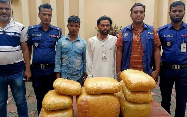 ইটনায় ১৫ কেজি গাঁজাসহ আটক ২