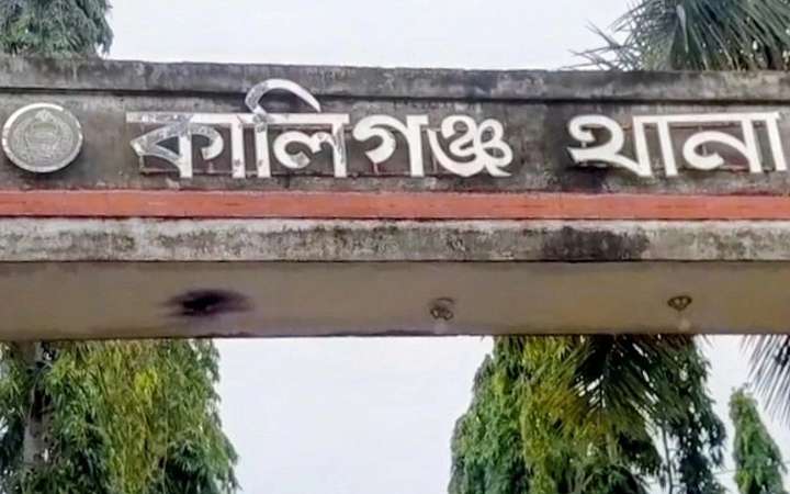 থানা ভবন ভাঙার সময় ককটেল বিস্ফোরণে শ্রমিক আহত