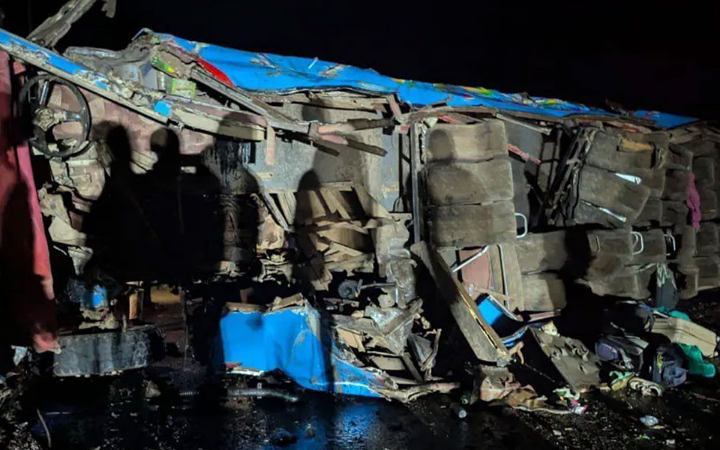 উগান্ডায় স্কুল বাস দুর্ঘটনায় ২০ শিক্ষার্থীসহ নিহত ২১
