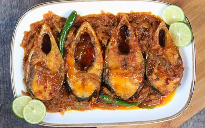 জেনে নিন হাতে মাখা ইলিশ ভুনার রেসিপি