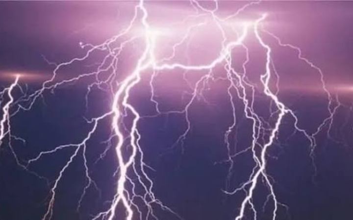 নওগায় বজ্রপাতে শ্রমিকের মৃত্যু