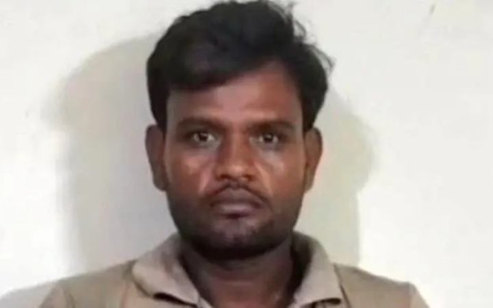 বড়লেখা সীমান্ত থেকে পিস্তল-গুলিসহ ভারতীয় নাগরিক আটক