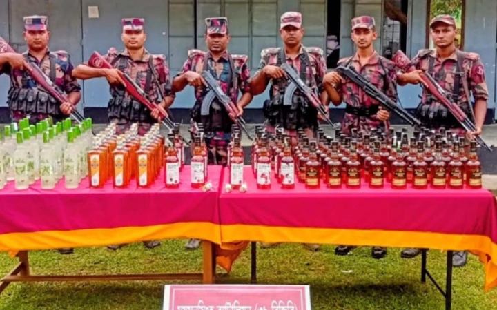 শেরপুর সীমান্তে ৭০৫ বোতল ভারতীয় মদ জব্দ