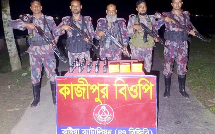 কুষ্টিয়া সীমান্ত থেকে বিপুল পরিমাণ ভারতীয় পণ্য জব্দ