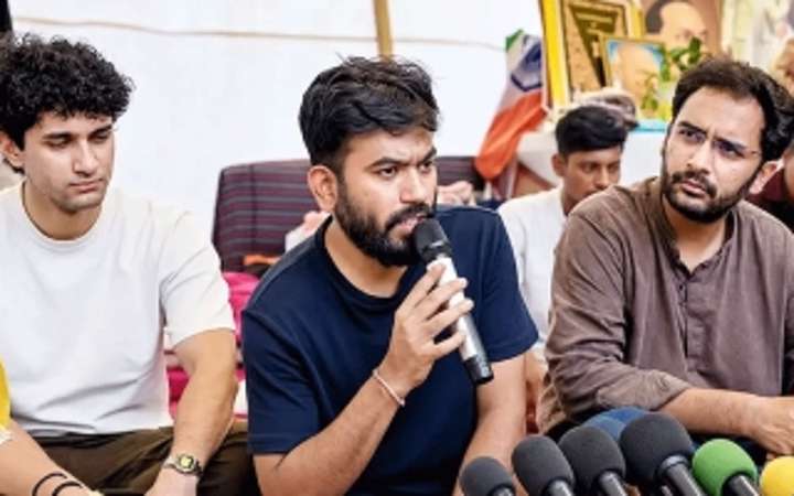 বিমান থেকে অভিজিৎ দীপকেসহ সিজেপির ৩ শীর্ষ নেতা আটক