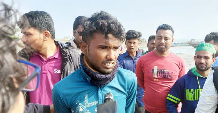 হিজলায় অস্ত্র তৈরির সময় যুবক আটক