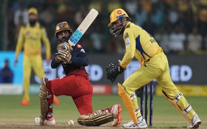 রান উৎসবের ম্যাচে বেঙ্গালুরুকে হারিয়ে তিনে চেন্নাই