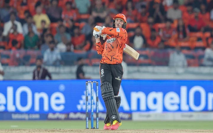 অভিষেক শর্মার ১৩৫ রানের ঝড়ে উড়ে গেল দিল্লি