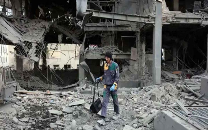 তেহরানে আবাসিক ভবনে বিমান হামলা, নিহত ১৩