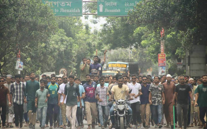 ‘রেজিস্ট্যান্স উইক’: ইবিতে বিক্ষোভ ও অবস্থান কর্মসূচি