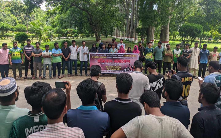 বাংলাদেশ ও ভারতে সংঘটিত সকল ধর্ষণের বিচার চায় ইবি শিক্ষার্থীরা