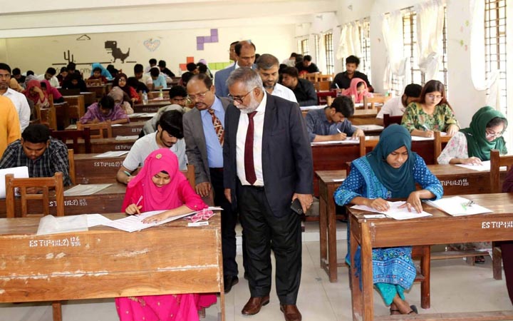 শান্তিপূর্ণ পরিবেশে ইবিতে 'এ' ইউনিটের ভর্তি পরীক্ষা সম্পন্ন