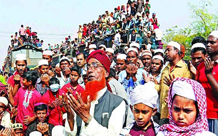 ইজতেমার দ্বিতীয় পর্বের আখেরি মোনাজাত চলছে