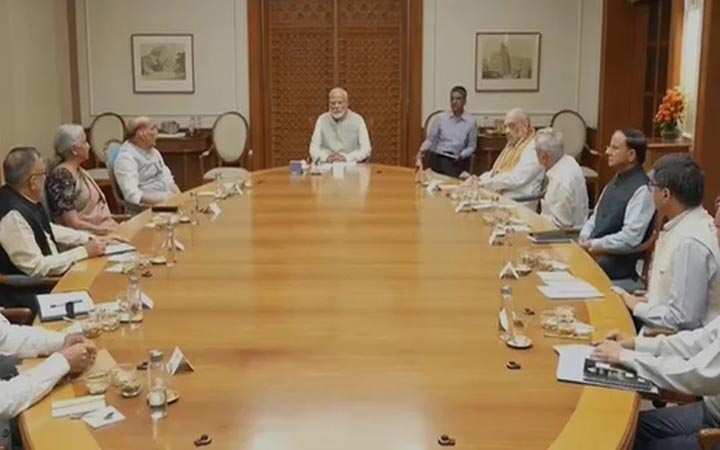 বাংলাদেশ পরিস্থিতি নিয়ে জরুরি বৈঠক মোদির