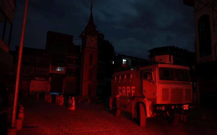 তিনটি সামরিক স্থাপনায় হামলা চালিয়েছে পাকিস্তান, বলছে ভারত