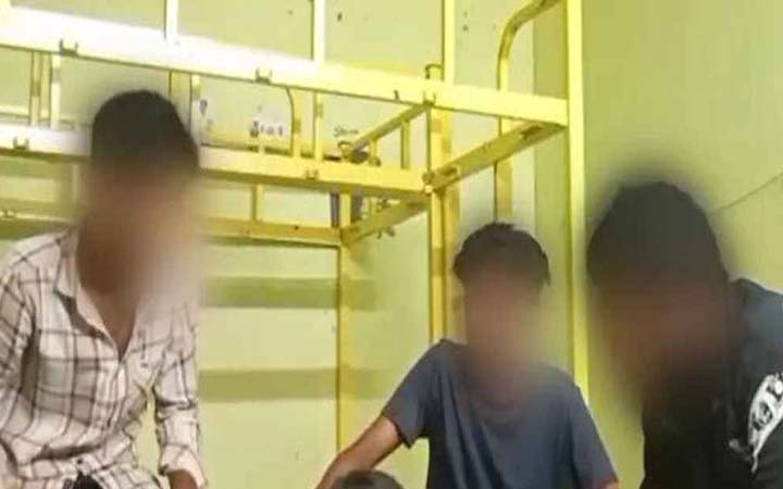 র‍্যাগিংয়ের নামে শিক্ষার্থীকে ইলেকট্রিক শক