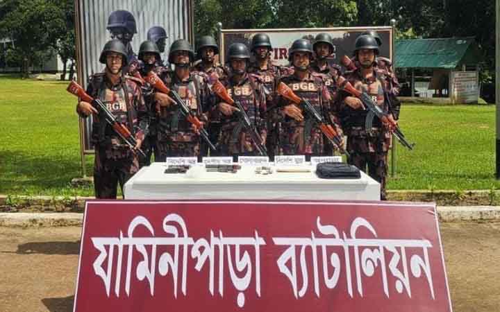 খাগড়াছড়িতে বিজিবির সঙ্গে গোলাগুলি, উদ্ধার ৪ পিস্তল ও ১৪ রাউন্ড গুলি