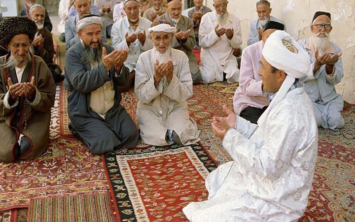জুমার দুই খুতবার মাঝে বসা হয় যে কারণে