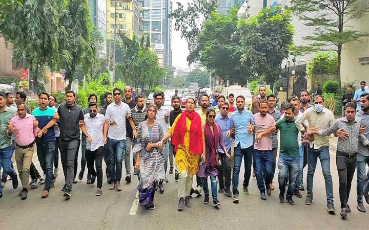 অবরোধ সফলে গুলশানে ছাত্রদলের মিছিল