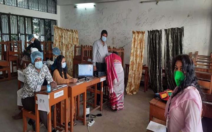ঢাকা-১৮ ও সিরাজগঞ্জ-১ আসনের উপনির্বাচনে ভোটগ্রহণ চলছে
