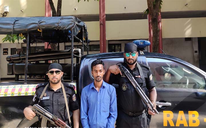 নওগাঁয় জেএমবির পলাতক সদস্য গ্রেপ্তার