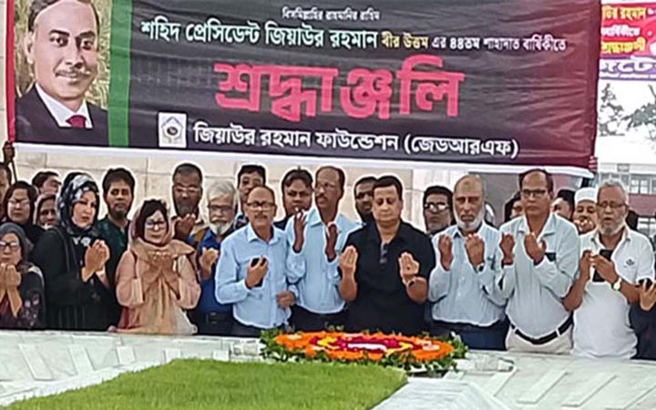 জিয়াউর রহমানের মাজারে জেডআরএফের শ্রদ্ধাঞ্জলি