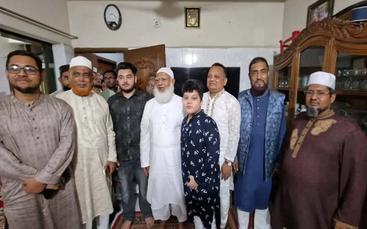 ঈদে শহীদ রিহানের বাড়িতে জামায়াত আমির
