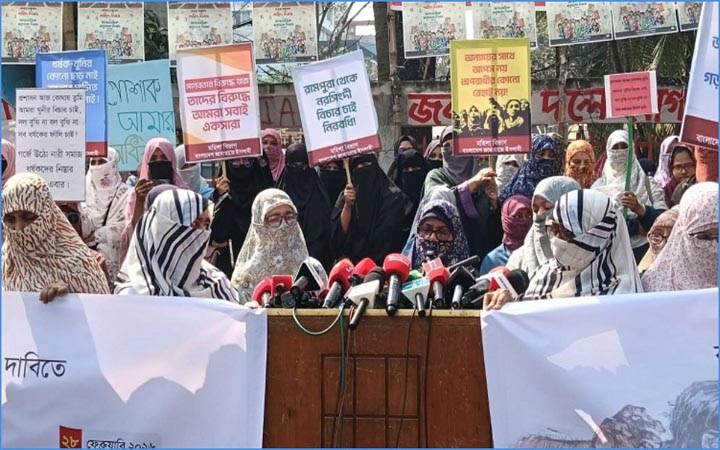 ১০ দফা দাবিতে জামায়াতের মহিলা বিভাগের মানববন্ধন