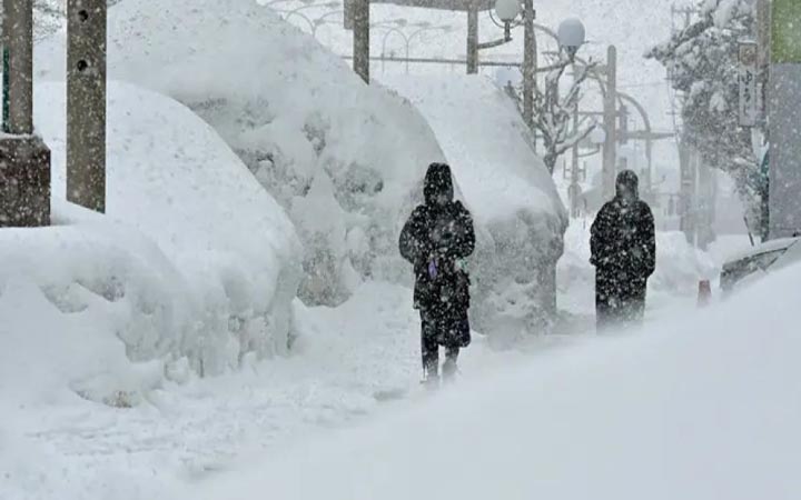 তুষার ঝড়ে বিপর্যস্ত জাপান