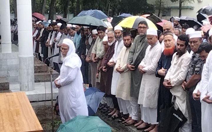 স্বামীর কবরের পাশেই চিরনিদ্রায় সমাজকল্যাণ মন্ত্রীর মা