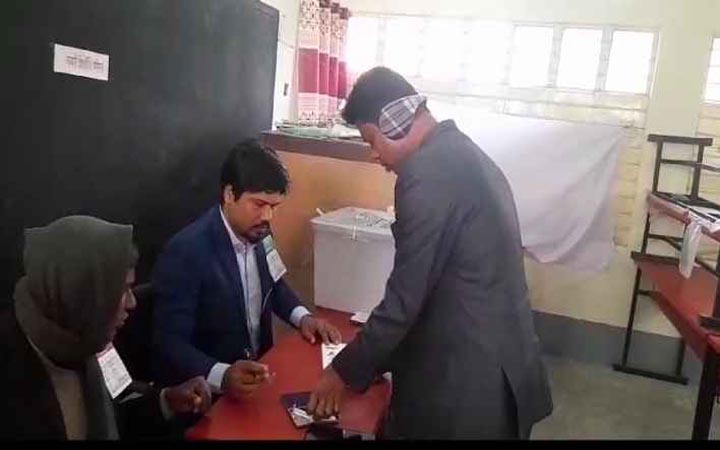 যশোরের ছয়টি আসনে ভোটগ্রহণ চলছে