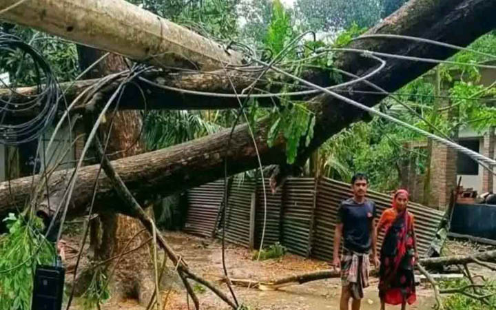 ঝড়ে লন্ডভন্ড যশোরের দুই উপজেলা, নিহত ১, আহত ২০