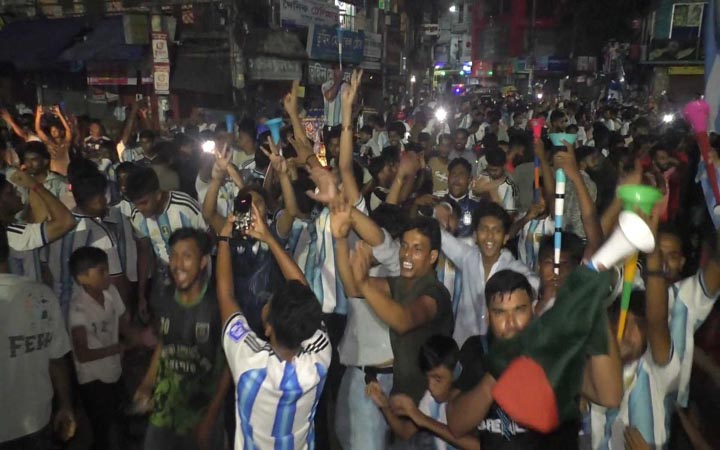 আর্জেন্টিনার জয়ে যশোরে মধ্যরাতে সমর্থকদের উল্লাস