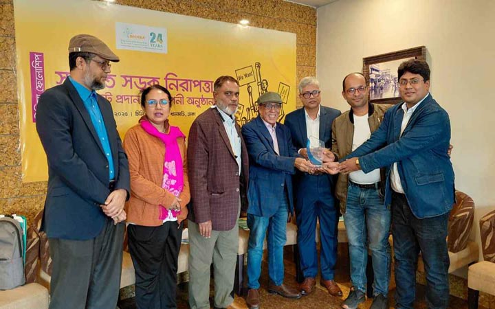 বেস্ট ফেলোর স্বীকৃতি পেলেন ৬ সাংবাদিক