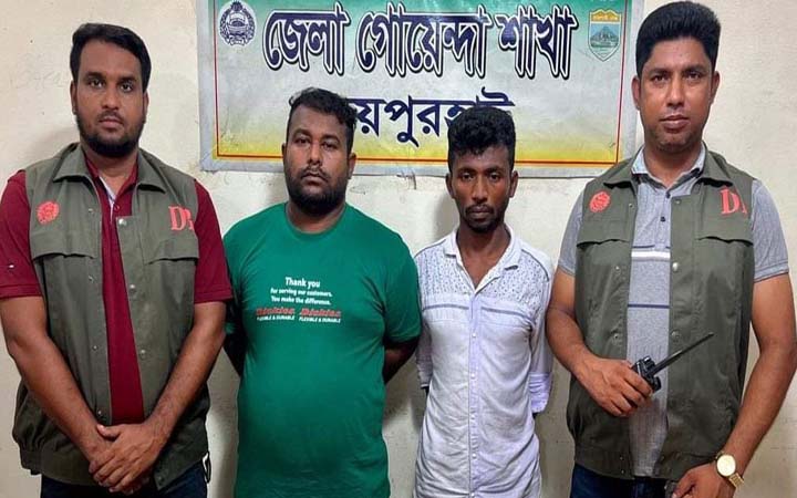 বিদেশি পিস্তল-গুলিসহ গ্রেফতার ২