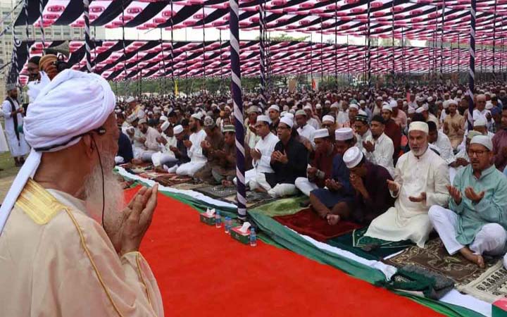 খুলনায় ঈদের জামাতে মুসল্লিদের উপচে পড়া ভিড়