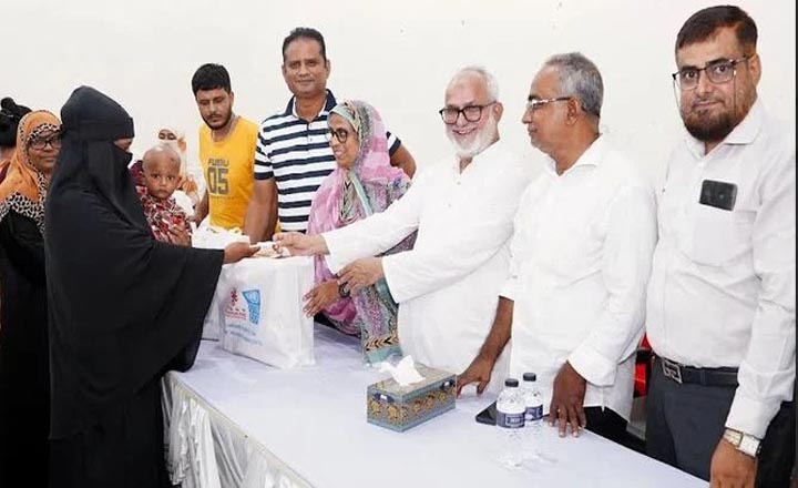 খুলনায় ৪৪৫টি পরিবারের মধ্যে খাদ্য বিতরণ