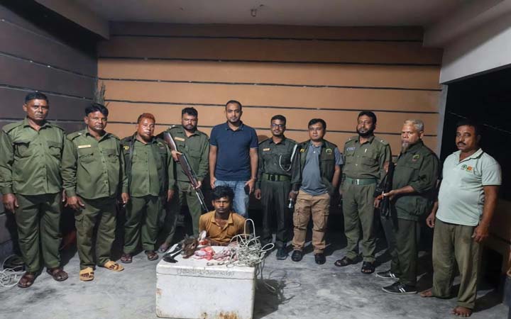 খুলনায় সুন্দরবনে হরিণ শিকারি আটক