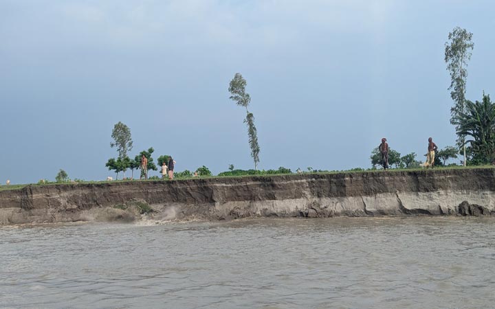 ভারী বৃষ্টিপাতে কুড়িগ্রামের নিম্নাঞ্চল প্লাবিত হওয়ার আশঙ্কা