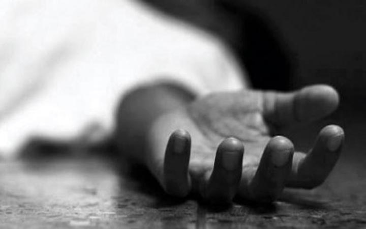 ছেলের মোটরসাইকেল থেকে ছিটকে পড়ে মায়ের মৃত্যু