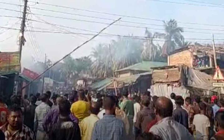 লামার ইয়াংছা বাজারে আগুনে পুড়ল ১০ দোকান