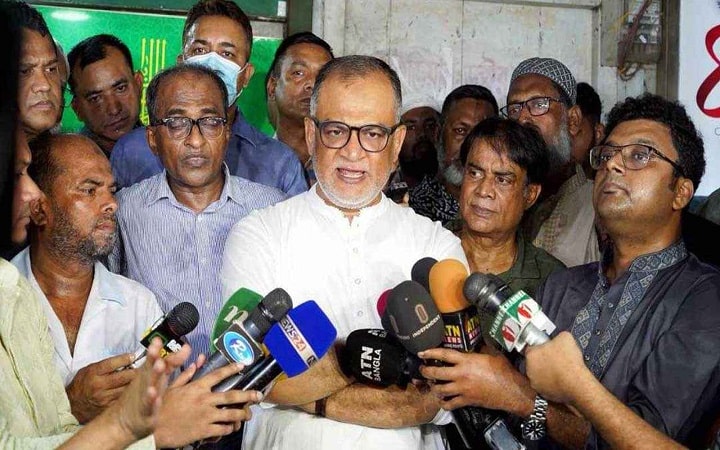 বেঁধে দেওয়া দামেই চামড়া বিক্রি হচ্ছে, দাবি বাণিজ্য উপদেষ্টার