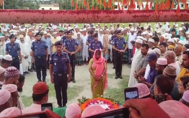 রাষ্ট্রীয় মর্যাদায় সাবেক সংসদ সদস্য মোশারেফ হোসেনের দাফন সম্পন্ন