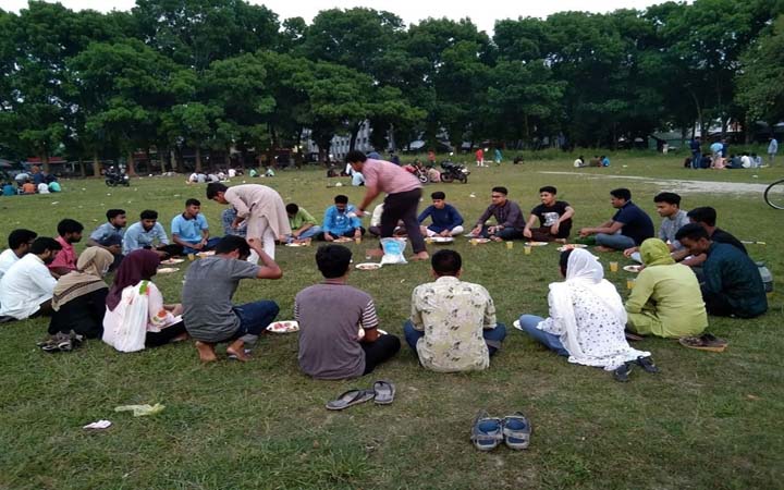 ইবিতে দিনাজপুর জেলা ছাত্রকল্যাণ সমিতির ইফতার অনুষ্ঠান