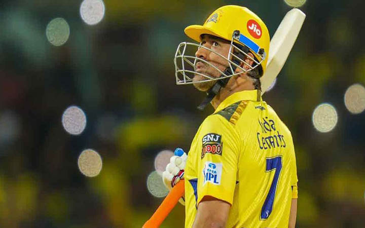 লজ্জাজনক হারের পরও রেকর্ড ধোনির